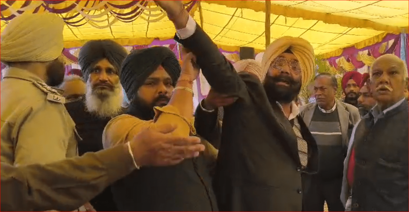ਕੁਰਸੀ ਤੇ ਬੈਠਣ ਪਿੱਛੇ ਵਿਧਾਇਕ ਤੇ ਨਗਰ ਕੌਂਸਲ ਪ੍ਰਧਾਨ ਦੀ ਹੋਈ ਬਹਿਸ, ਪ੍ਰਧਾਨ ਕਹਿੰਦਾ ‘ਮੈਂ 30 ਲੱਖ ਦੇ ਕੇ ਲਈ ਸੀ ਨਗਰ ਕੌਂਸਲ ਦੀ ਪ੍ਰਧਾਨਗੀ”