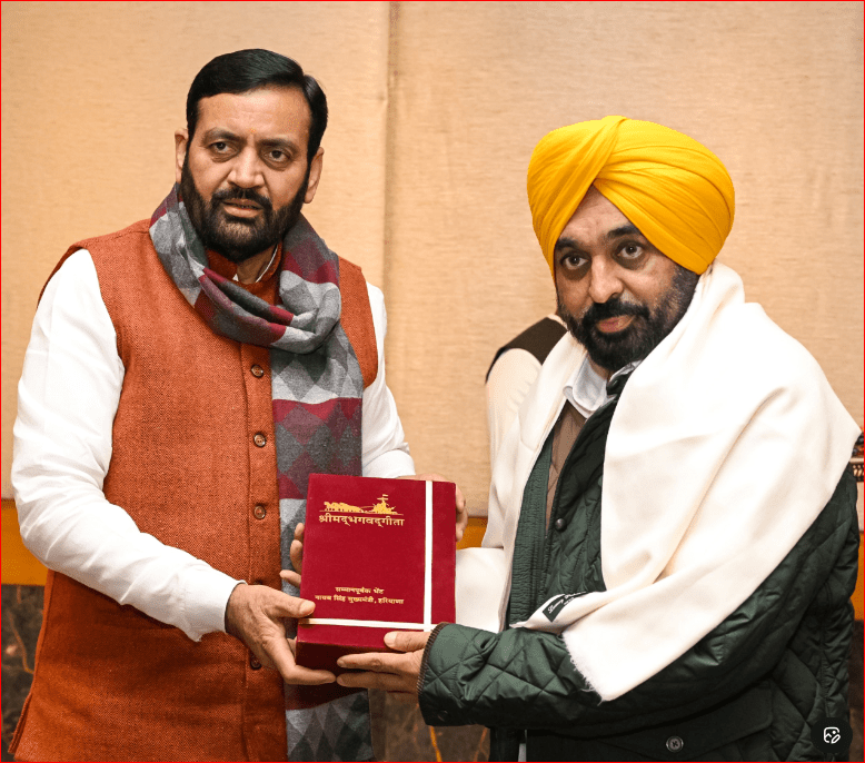 SYL ਵਿਵਾਦ, ਹਰਿਆਣਾ ਅਤੇ ਪੰਜਾਬ ਦੇ ਮੁੱਖ ਮੰਤਰੀਆਂ ਦੀ ਮੁਲਾਕਾਤ, ਅਧਿਕਾਰੀਆਂ ਨੂੰ ਹੱਲ ਲਈ ਗੱਲਬਾਤ ਕਰਨ ਦਾ ਕੰਮ ਸੌਂਪਿਆ