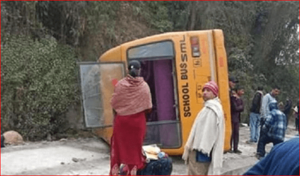 Himachal Bus Accident: ਹਿਮਾਚਲ ਦੇ ਕਾਂਗੜਾ ਜ਼ਿਲ੍ਹੇ 'ਚ ਪਲਟੀ ਸਕੂਲ ਬੱਸ ,6 ਬੱਚਿਆਂ ਸਮੇਤ 10 ਲੋਕ ਜ਼ਖਮੀ