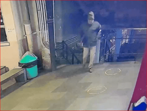 ਚੰਡੀਗੜ੍ਹ ਪੁਲਿਸ ਦੀ ਵਰਦੀ ਪਾ ਕੇ, ₹13 ਲੱਖ ਲੁੱਟੇ, ਸੀਟੀਯੂ ਦੀ ਕੈਸ਼ ਬ੍ਰਾਂਚ ਵਿੱਚ ਹੋਇਆ ਦਾਖਲ ਕਿਹਾ ਅਚਾਨਕ ਚੈਕਿੰਗ ਕਰਨੀ, ਗਾਰਡ ਨੂੰ ਕਮਰੇ ਵਿੱਚ ਕਰ ਦਿੱਤਾ ਬੰਦ