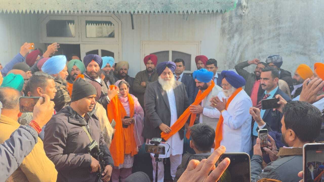 AAP ਨੂੰ ਵੱਡਾ ਝਟਕਾ , ਲੌਂਗੋਵਾਲ ਨਗਰ ਕੌਂਸਲ ਦੀ ਮੌਜੂਦਾ ਪ੍ਰਧਾਨ ਪਰਮਿੰਦਰ ਕੌਰ ਬਰਾੜ ਆਪਣੇ ਸਮਰਥਕਾਂ ਸਮੇਤ ਸ਼੍ਰੋਮਣੀ ਅਕਾਲੀ ਦਲ ‘ਚ ਸ਼ਾਮਿਲ