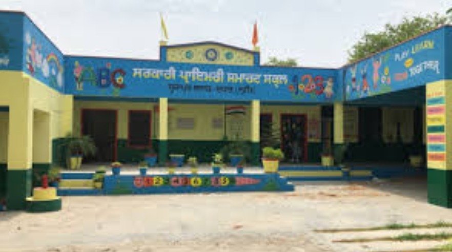 ਪੰਜਾਬ ਦੇ 19 ਹਜ਼ਾਰ ਸਰਕਾਰੀ ਸਕੂਲ ਨੀਲੇ-ਪੀਲੇ ਰੰਗੇ, ‘ਆਪ’ ਉੱਤੇ ਸਿੱਖਿਆ ਦੇ ਸਿਆਸੀਕਰਨ ਦੇ ਦੋਸ਼