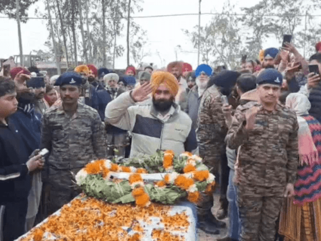 ਸ਼ਹੀਦ ਨਾਇਬ ਸੂਬੇਦਾਰ ਪ੍ਰਗਟ ਸਿੰਘ ਦਾ ਪੂਰੇ ਸਰਕਾਰੀ ਸਨਮਾਨਾਂ ਨਾਲ ਅੰਤਿਮ ਵਿਦਾਈ