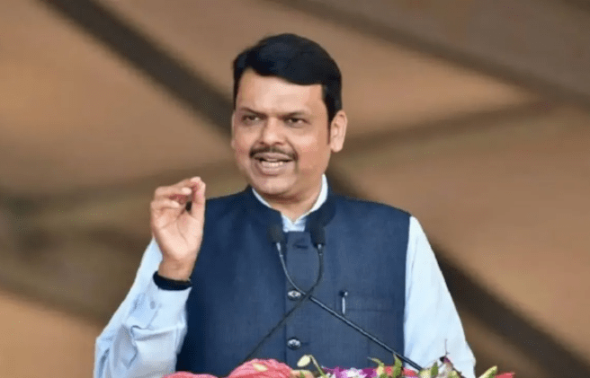 मुंबई की रफ्तार का ठहराव: फडणवीस और ठाकरे कार्यकाल की विकास