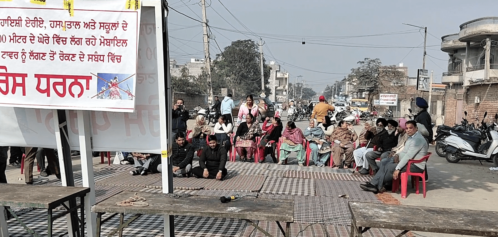 ਮੋਬਾਇਲ ਟਾਵਰ ਦੇ ਵਿਰੋਧ ਦੌਰਾਨ ਹੋਇਆ ਹੰਗਾਮਾ, ਪੁਲਿਸ ਨੇ ਕੀਤੇ ਹਾਲਾਤ ਕਾਬੂ