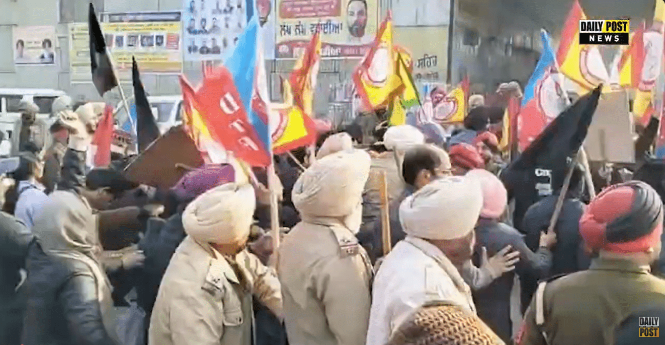 Watch Now: ਮੰਗਾਂ ਨੂੰ ਲੈ ਕੇ ਅੜ੍ਹੇ ਅਧਿਆਪਕ, ਪ੍ਰਦਰਸ਼ਨ ਕਰ ਰਹੇ ਟੀਚਰਾਂ ਦੀ ਪੁਲਿਸ ਨਾਲ ਹੋ ਗਈ ਝੜਪ.....