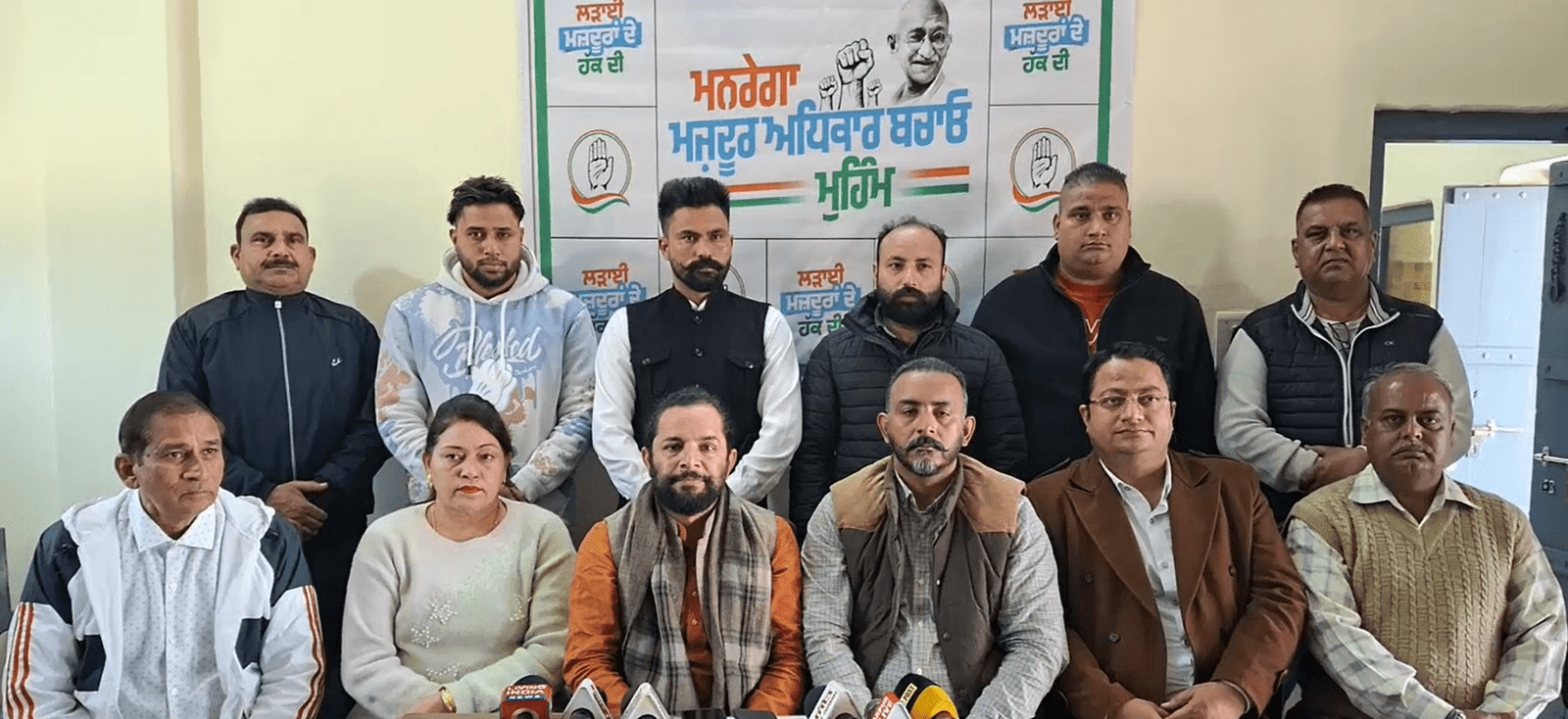 ਪੰਜਾਬ ਯੂਥ ਕਾਂਗਰਸ ਚੋਣ ਪ੍ਰਕਿਰਿਆ ਸ਼ੁਰੂ, ਅੰਮ੍ਰਿਤਸਰ ਜ਼ੋਨ ਦੇ ਆਬਜ਼ਰਵਰ ਗੌਰਵ ਸ਼ਰਮਾ ਨੇ ਹੁਸ਼ਿਆਰਪੁਰ ਵਿੱਚ ਵਰਕਰਾਂ ਨਾਲ ਕੀਤੀ ਮੀਟਿੰਗ