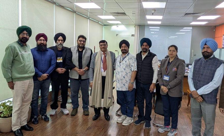 ਅੰਮ੍ਰਿਤਸਰ ਹਵਾਈ ਅੱਡੇ ਦੇ ਨਵੇਂ ਡਾਇਰੈਕਟਰ ਕੋਲ ਅੰਮ੍ਰਿਤਸਰ ਵਿਕਾਸ ਮੰਚ ਅਤੇ ਫਲਾਈ ਅੰਮ੍ਰਿਤਸਰ ਨੇ ਯਾਤਰੀ ਸਹੂਲਤਾਂ ਤੇ ਬੁਨਿਆਦੀ ਢਾਂਚੇ ਦੇ ਅਹਿਮ ਮੁੱਦੇ ਉਠਾਏ