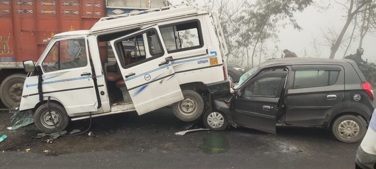 ਅਧਿਆਪਕਾਂ ਨਾਲ ਭਰੀ ਵੈਨ ਭਿਆਨਕ ਸੜਕ ਹਾਦਸੇ ਦਾ ਸ਼ਿਕਾਰ, ਦਰਜਨ ਹੋਏ ਗੰਭੀਰ ਫੱਟੜ