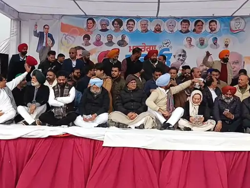 ਮਨਰੇਗਾ ਸੰਘਰਸ਼ ਤਹਿਤ ਕਾਂਗਰਸ ਦੀ ਪਿੰਡ-ਪਿੰਡ ਮੁਹਿੰਮ, ਹਰ ਆਗੂ ਨੂੰ 10 ਪਿੰਡਾਂ ਵਿੱਚ ਮਜ਼ਦੂਰਾਂ ਨਾਲ ਮੀਟਿੰਗਾਂ ਦੇ ਹੁਕਮ