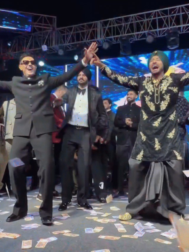 ਪੰਜਾਬੀ ਗਾਇਕ ਰਣਜੀਤ ਬਾਵਾ ਅਤੇ ਗਿੱਪੀ ਗਰੇਵਾਲ ਪ੍ਰੋਗਰਾਮ ਵਿੱਚ ਇਕੱਠੇ ਨਜ਼ਰ ਆਏ...