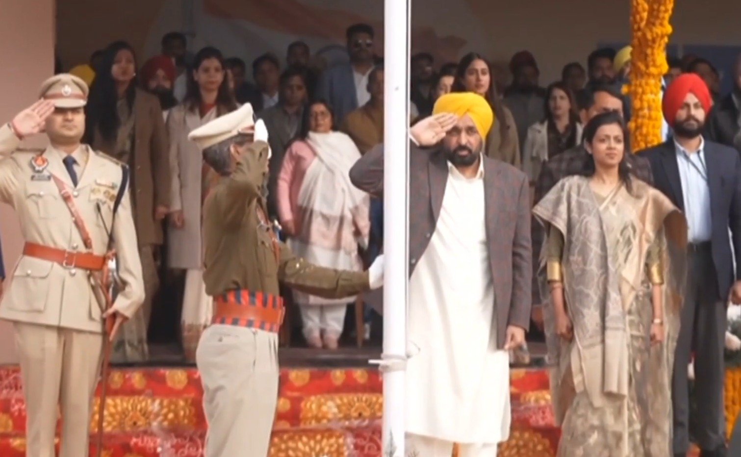 ਗਣਤੰਤਰ ਦਿਵਸ ਮੌਕੇ CM ਮਾਨ ਨੇ ਹੁਸ਼ਿਆਰਪੁਰ ‘ਚ ਲਹਿਰਾਇਆ ਤਿਰੰਗਾ