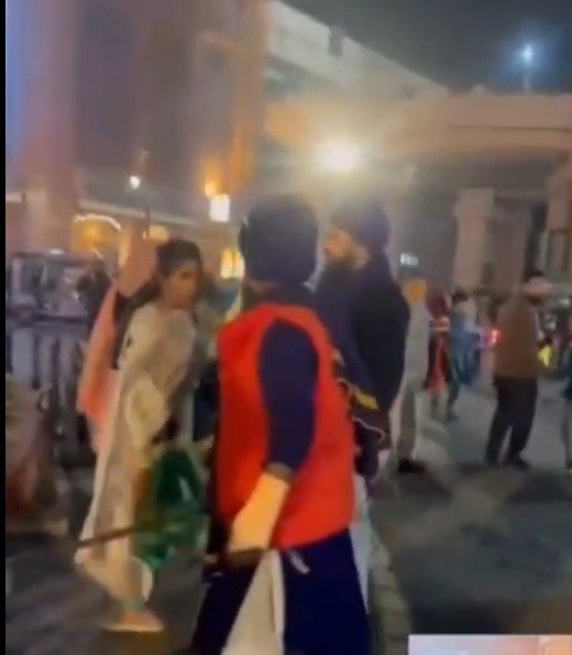 ਸ੍ਰੀ ਦਰਬਾਰ ਸਾਹਿਬ ਹੈਰੀਟੇਜ ਸਟਰੀਟ ‘ਤੇ ਹੰਗਾਮਾ, ਨਿਹੰਗਾਂ ਵੱਲੋਂ ਕੁਝ ਮਹੰਤਾਂ ਦੀ ਕੁੱਟਮਾਰ