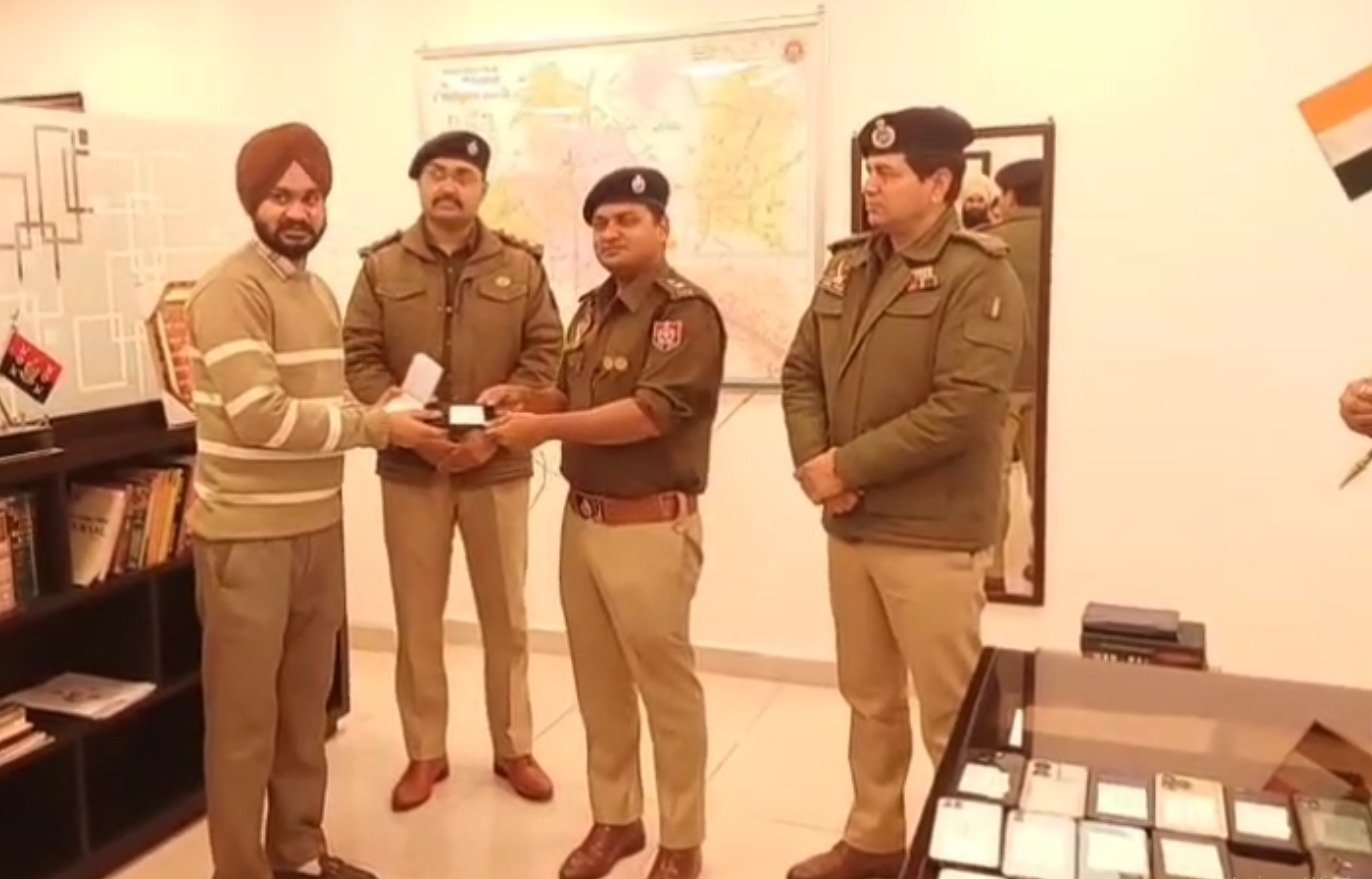 ਪੰਜਾਬ ਪੁਲਿਸ ਵੱਲੋਂ ਵੱਡਾ ਉਪਰਾਲਾ, ਗੁੰਮ ਹੋਏ 142 ਦੇ ਕਰੀਬ ਮੋਬਾਈਲ ਅਸਲ ਮਾਲਕਾਂ ਨੂੰ ਸੌਂਪੇ