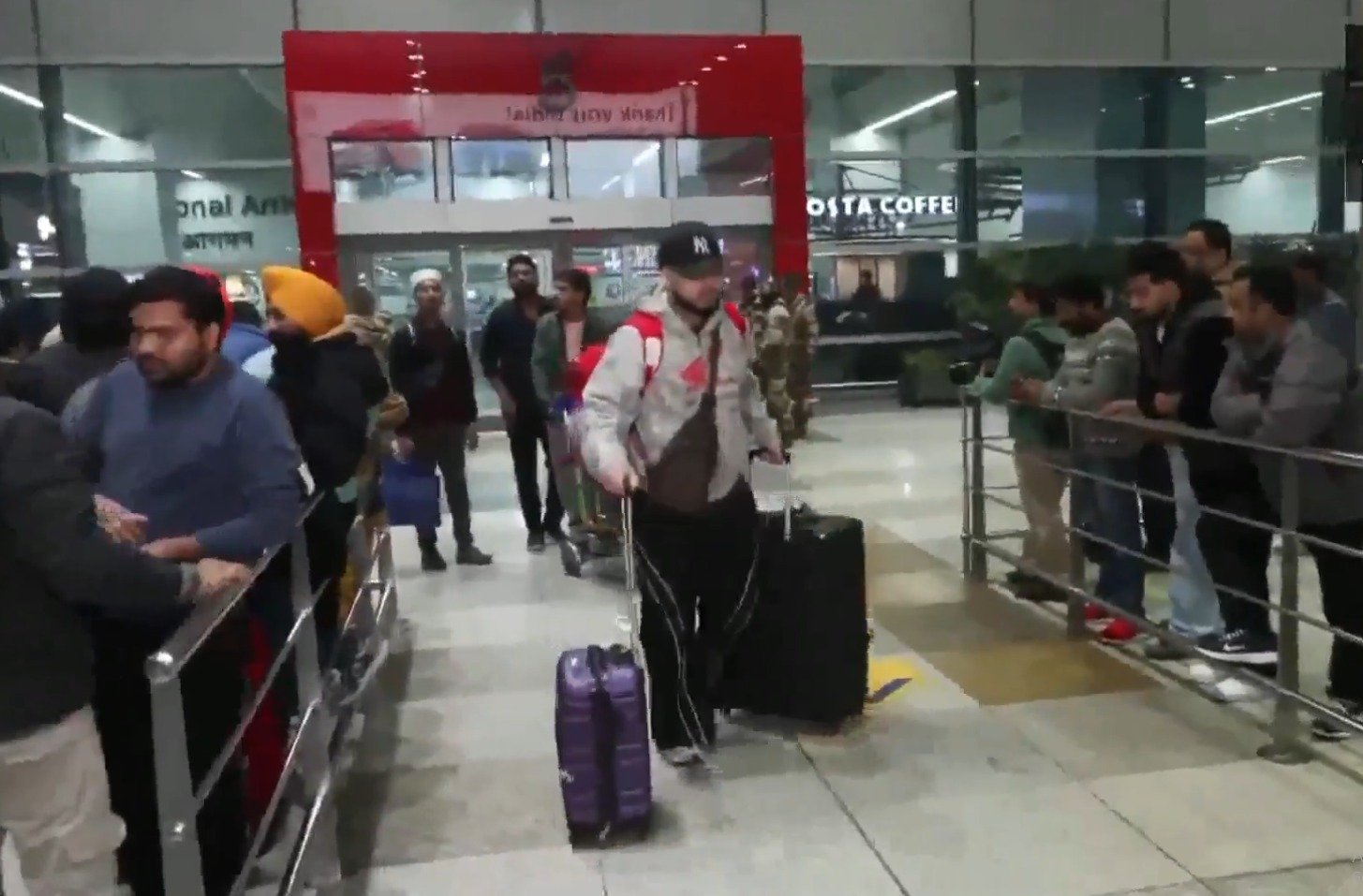 ਈਰਾਨ ਤੋਂ ਭਾਰਤੀਆਂ ਦੀ ਵਾਪਸੀ ਹੋਈ ਸ਼ੁਰੂ, ਦਿੱਲੀ ਪਹੁੰਚਿਆ ਪਹਿਲਾ ਜਥਾ, ਲੋਕਾਂ ਦੇ ਖਿੜ੍ਹੇ ਚਿਹਰੇ