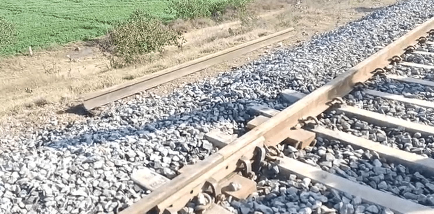 ਗਣਤੰਤਰ ਦਿਵਸ ਤੋਂ ਪਹਿਲਾਂ ਪੰਜਾਬ ‘ਚ ਵੱਡਾ ਧਮਾਕਾ; ਮਾਲ ਗੱਡੀ ਦਾ ਇੰਜਣ ਨੁਕਸਾਨਿਆ