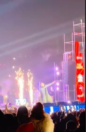 ਮਸ਼ਹੂਰ ਪੰਜਾਬੀ ਗਾਇਕ Mankirt Aulakh ਨੇ ਲਾਈਵ ਸ਼ੋਅ ਦੌਰਾਨ ਫੈਨਸ ਦਿੱਤਾ ਸ਼ਾਨਦਾਰ ਤੋਹਫ਼ਾ, ਸਟੇਜ 'ਤੇ ਵੰਡੇ IPhone, ਲੋਕਾਂ ਨੇ ਕੀਤੇ ਮਜ਼ੇਦਾਰ ਕੁਮੈਂਟਸ