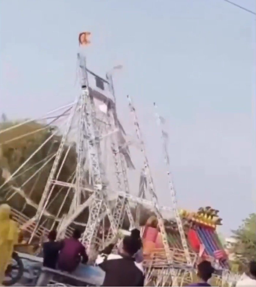 ਮੇਲੇ ‘ਚ ਵੱਡਾ ਹਾਦਸਾ: 100 ਫੁੱਟ ਦੀ ਉਚਾਈ ਤੋਂ ਡਿੱਗਿਆ ਝੂੱਲ੍ਹਾ, 15 ਬੱਚੇ ਹੋਏ ਜ਼ਖਮੀ