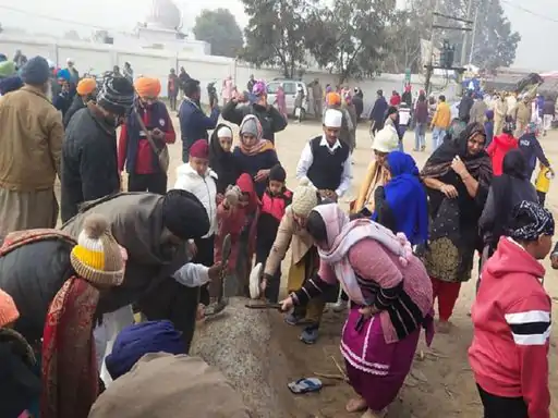 ਮਕਰ ਸੰਕ੍ਰਾਂਤੀ ’ਤੇ ਮੁਕਤਸਰ ਵਿੱਚ ਮਾਘੀ ਮੇਲਾ ਸ਼ੁਰੂ, 40 ਮੁਕਤਿਆਂ ਦੀ ਸ਼ਹਾਦਤ ਨੂੰ ਸਮਰਪਿਤ ਸਭ ਤੋਂ ਵੱਡਾ ਧਾਰਮਿਕ ਮੇਲਾ