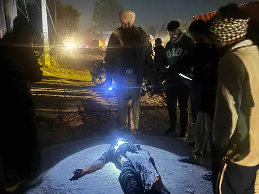 ਜਲੰਧਰ-ਪਠਾਨਕੋਟ ਹਾਈਵੇ ‘ਤੇ ਦਰਦਨਾਕ ਹਾਦਸਾ: ਨੌਜਵਾਨ ਦੀ ਮੌਤ, ਸੜਕ ਆਵਾਜਾਈ ਠੱਪ