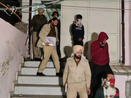 ਮੋਹਾਲੀ ਵਿੱਚ ਵੇਸਵਾਗਮਨੀ ਵਿਰੁੱਧ ਪੁਲਿਸ ਦੀ ਵੱਡੀ ਕਾਰਵਾਈ, ਤਿੰਨ ਸਪਾ ਸੈਂਟਰ ਅਤੇ ਹੋਟਲ ਸੀਲ, ਮੈਨੇਜਰ ਹਿਰਾਸਤ ਵਿੱਚ