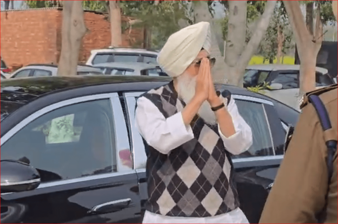 ਜੇਲ੍ਹ ‘ਚ ਬੰਦ ਬਿਕਰਮ ਮਜੀਠੀਆ ਨੂੰ ਮਿਲਣ ਪਹੁੰਚੇ ਡੇਰਾ ਬਿਆਸ ਮੁਖੀ ਗੁਰਿੰਦਰ ਸਿੰਘ ਢਿੱਲੋਂ