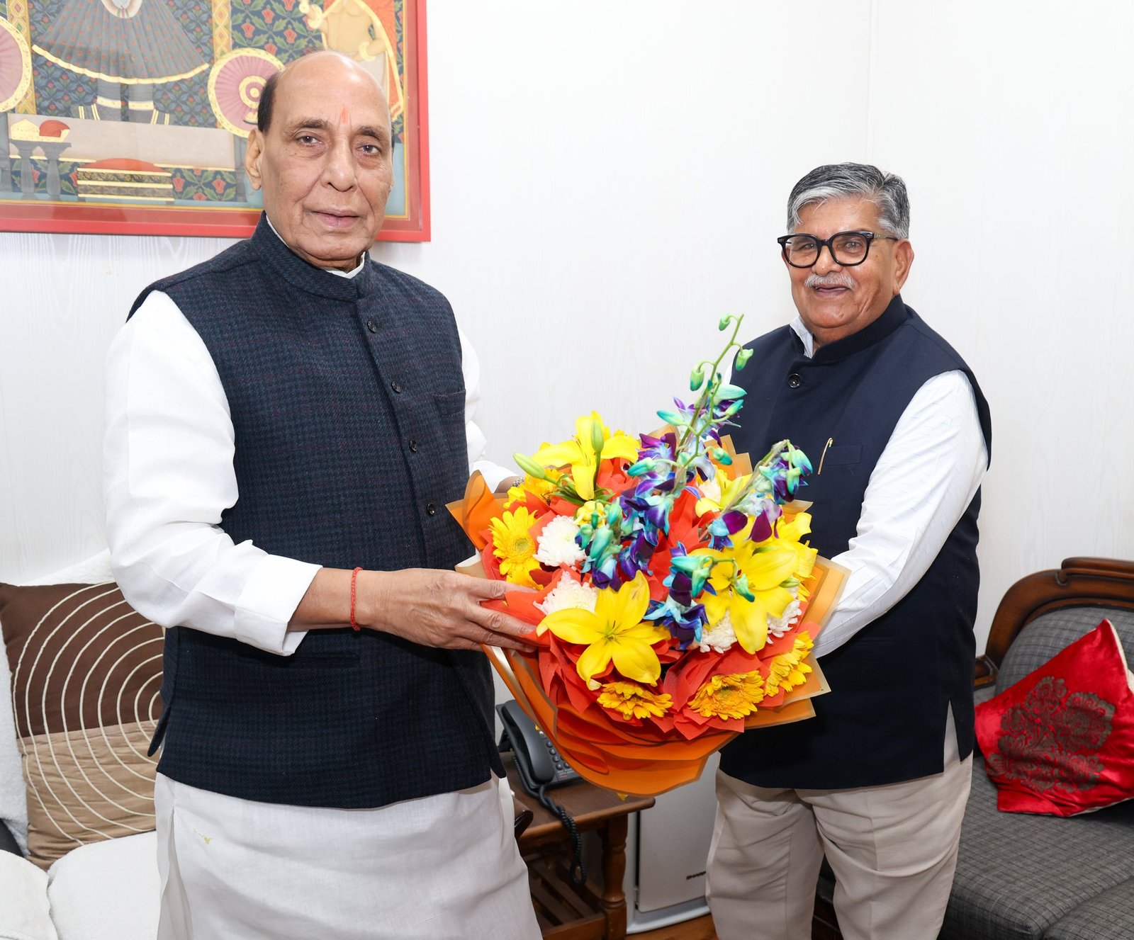 ਪੰਜਾਬ ਦੇ ਰਾਜਪਾਲ ਨੇ ਦਿੱਲੀ ਵਿੱਚ ਰੱਖਿਆ ਮੰਤਰੀ ਨਾਲ ਕੀਤੀ ਮੁਲਾਕਾਤ, ਚੰਡੀਗੜ੍ਹ ‘ਚ ਸੈਨਿਕ ਸਕੂਲ ਅਤੇ ਡਰੋਨ ਰੋਕੂ ਪ੍ਰਣਾਲੀ ‘ਤੇ ਚਰਚਾ