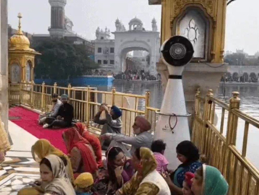 ਸੇਵਾ ਅਤੇ ਦਸਵੰਧ ਦੀ ਪਰੰਪਰਾ ਦਾ ਪ੍ਰੇਰਣਾਦਾਇਕ ਉਦਾਹਰਨ, ਹਰਿਮੰਦਰ ਸਾਹਿਬ ‘ਚ ਆਧੁਨਿਕ ਪੱਖੇ ਭੇਟ