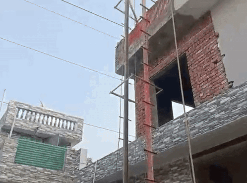 ਹਾਈ-ਟੈਂਸ਼ਨ ਤਾਰਾਂ ਨਾਲ ਪਾਈਪ ਟਕਰਾਉਣ ਕਾਰਨ ਇੱਕ ਦੀ ਮੌਤ, ਦੋ ਜ਼ਖਮੀ