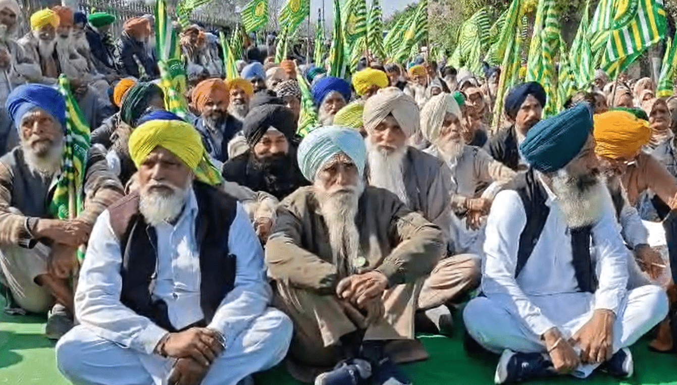 ਕਿਸਾਨਾਂ ਦਾ ਮੁੱਖ ਮੰਤਰੀ ਦੀ ਰਿਹਾਇਸ਼ ਬਾਹਰ ਵੱਡਾ ਧਰਨਾ, ਸ਼ੰਭੂ ਬਾਰਡਰ ਨੁਕਸਾਨ ਤੇ ਸ਼ਹੀਦਾਂ ਲਈ ਮੁਆਵਜ਼ੇ ਦੀ ਮੰਗ