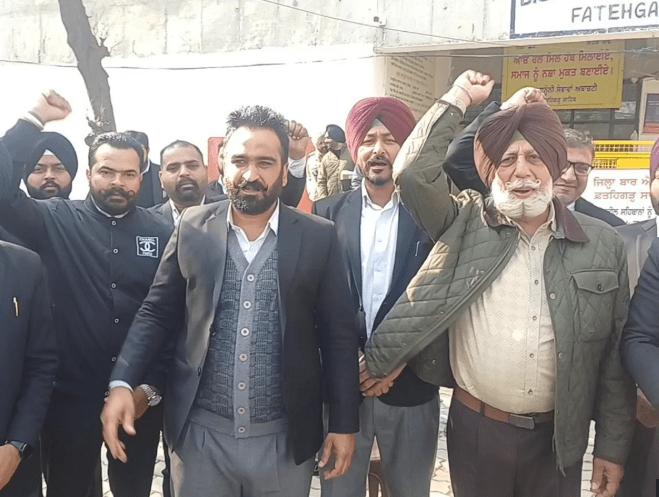 ਵੱਖ-ਵੱਖ ਮੰਗਾਂ ਨੂੰ ਲੈ ਕੇ ਪੰਜਾਬ ਭਰ ਦੇ ਵਕੀਲਾਂ ਦੀ ਤਿੰਨ ਦਿਨਾਂ ਨੋ-ਵਰਕ ਹੜਤਾਲ