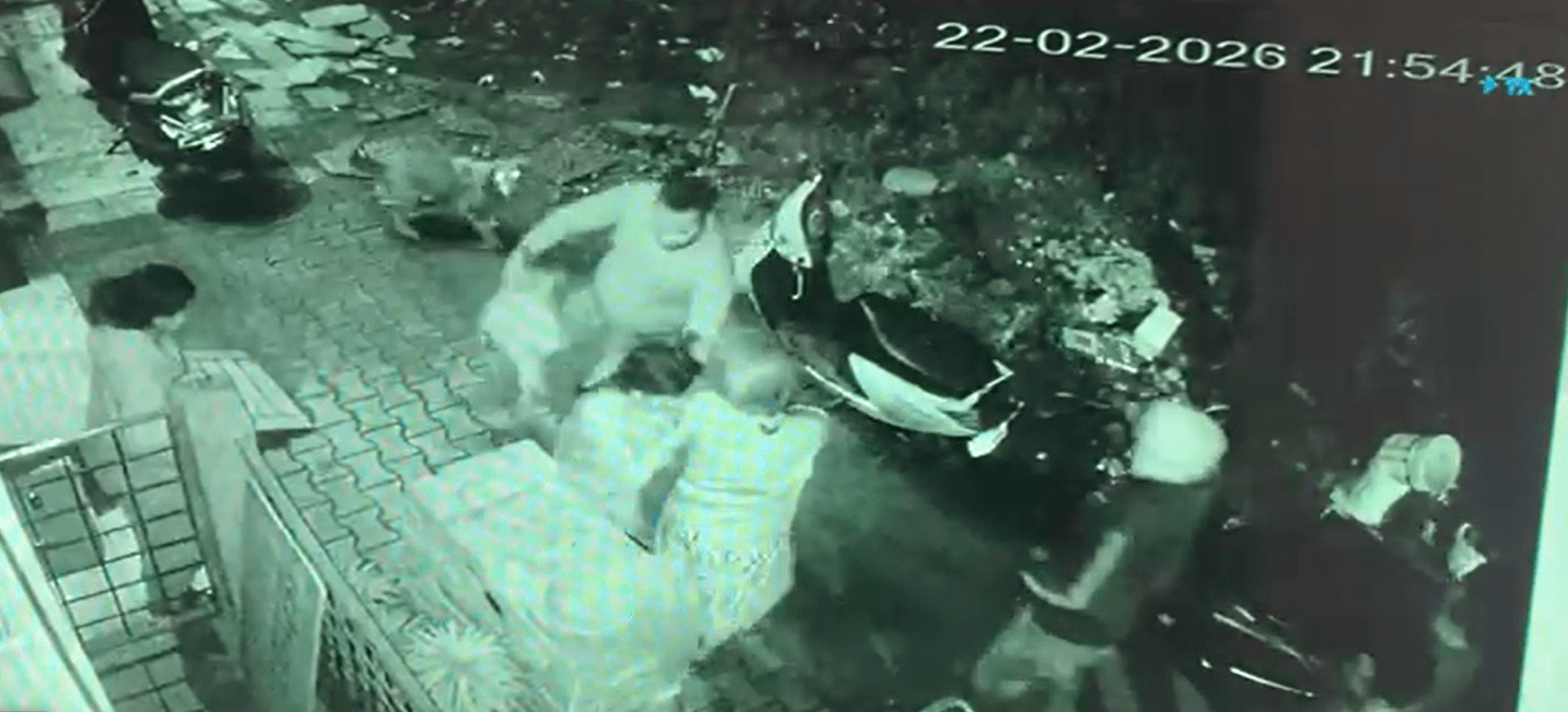 ਜਲੰਧਰ ‘ਚ ਅਵਾਰਾ ਕੁੱਤਿਆਂ ਨੂੰ ਲੈ ਕੇ ਝਗੜਾ, ਸੀਸੀਟੀਵੀ ‘ਚ ਕੈਦ ਹੋਈ ਘਟਨਾ