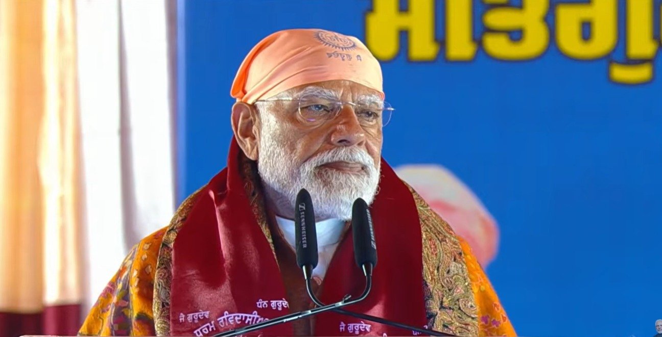 ਪ੍ਰਧਾਨ ਮੰਤਰੀ ਮੋਦੀ ਡੇਰਾ ਸੱਚਖੰਡ ਬੱਲਾਂ ਪਹੁੰਚੇ, ਸੰਤ ਨਿਰੰਜਣ ਦਾਸ ਨਾਲ ਮੁਲਾਕਾਤ, ਲੰਗਰ ਵੀ ਛਕਿਆ