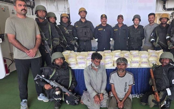 ਅਰਬ ਸਾਗਰ ‘ਚ ਤਸਕਰੀ ‘ਤੇ ਵੱਡਾ ਪ੍ਰਹਾਰ, 200 ਕਿਲੋ ਤੋਂ ਵੱਧ ਸ਼ੱਕੀ ਰਸਾਇਣ ਸਮੇਤ ਦੋ ਇਰਾਨੀ ਨਾਗਰਿਕ ਗ੍ਰਿਫ਼ਤਾਰ