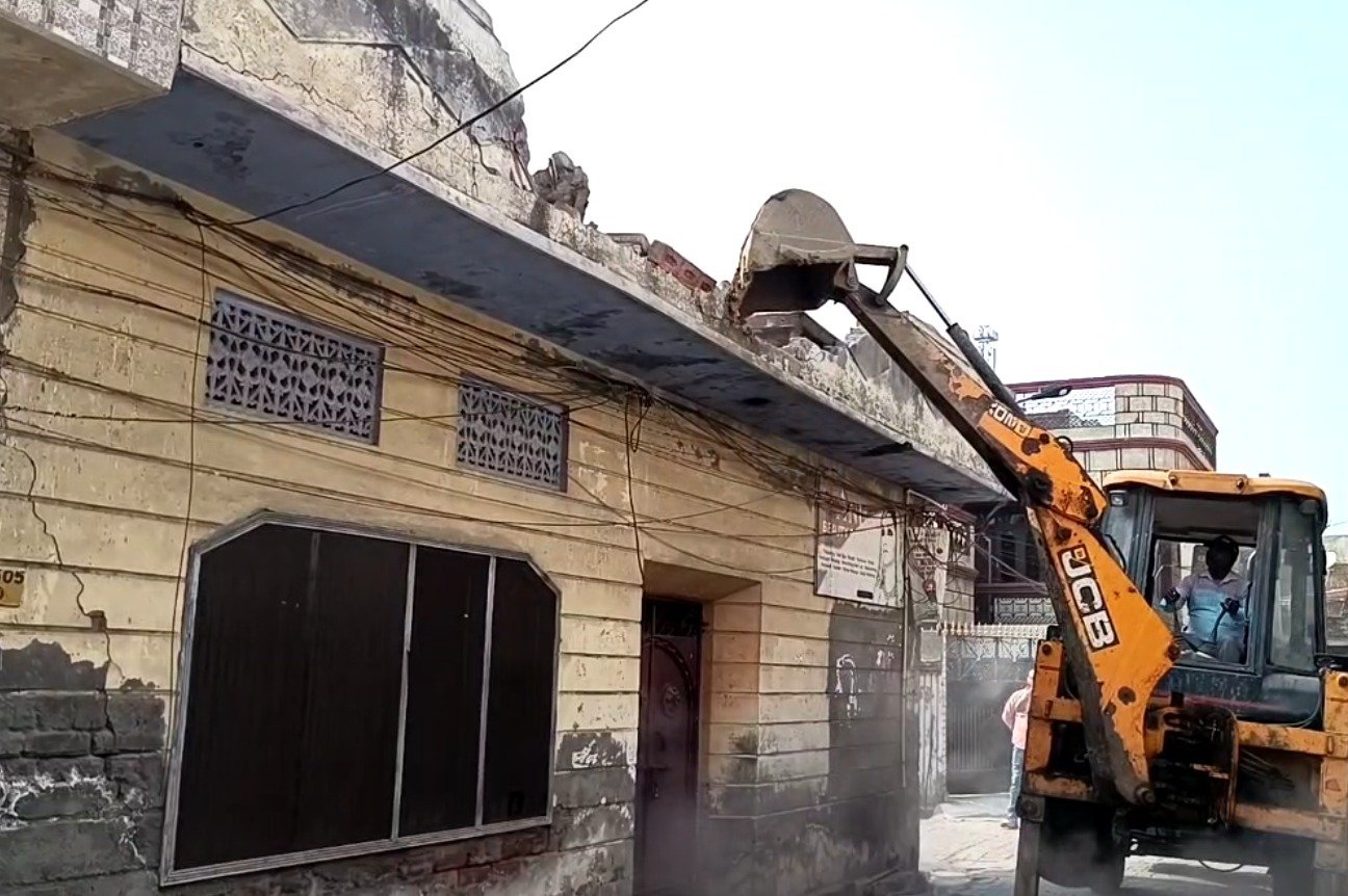 ਪੰਜਾਬ ਪੁਲਿਸ ਦਾ ‘ਨਸ਼ਾ ਵਿਰੋਧੀ’ ਮੁਹਿੰਮ ‘ਤੇ ਸਖਤ ਐਕਸ਼ਨ, ਨਸ਼ਾ ਤਸਕਰ ਦੇ ਘਰ ‘ਤੇ ਚਲਿਆ ‘ਪੀਲਾ ਪੰਜਾ’