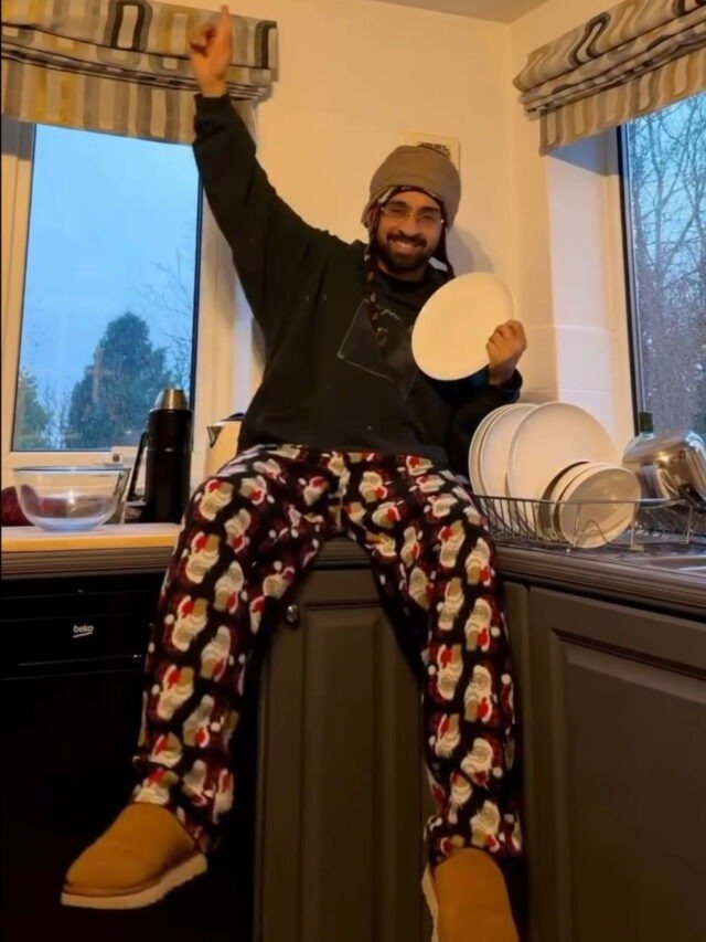 ਨਵੇਂ VLOG ‘ਚ Diljit Dosanjh ਨੇ ਭਾਂਡੇ ਮਾਂਜੇ, ਕੱਪੜੇ ਧੋਤੇ, ਵੱਖਰੇ ਤਰੀਕੇ ਨਾਲ ਬਣਾਇਆ Omelette…ਦੇਖੋ ਤਸਵੀਰਾਂ...