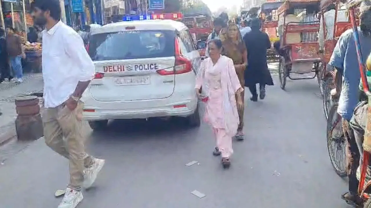 ਦਿੱਲੀ ਦੇ ਚਾਂਦਨੀ ਚੌਕ ਵਿੱਚ ਦਿਨ-ਦਿਹਾੜੇ 50 ਲੱਖ ਰੁਪਏ ਦੀ ਲੁੱਟ, ਬੰਦੂਕ ਦੀ ਨੋਕ 'ਤੇ ਗਹਿਣਿਆਂ ਦੀ ਦੁਕਾਨ ਨੂੰ ਬਣਾਇਆ ਨਿਸ਼ਾਨਾ