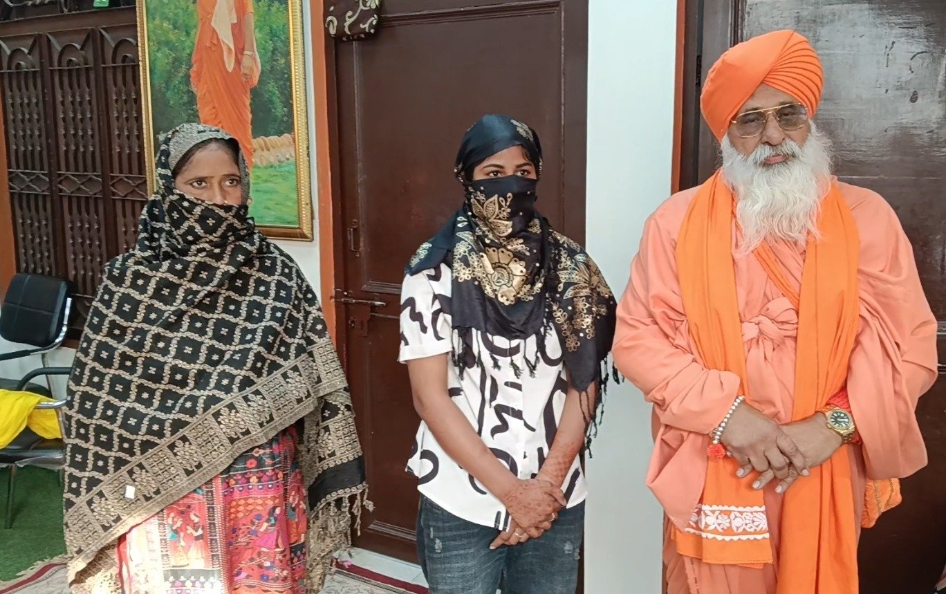 ਸੰਤ ਸੀਚੇਵਾਲ ਦੇ ਯਤਨਾਂ ਨਾਲ ਓਮਾਨ ਵਿੱਚ ਫਸੀਆਂ 4 ਭਾਰਤੀ ਲੜਕੀਆਂ ਦੀ ਸੁਰੱਖਿਅਤ ਘਰ ਵਾਪਸੀ