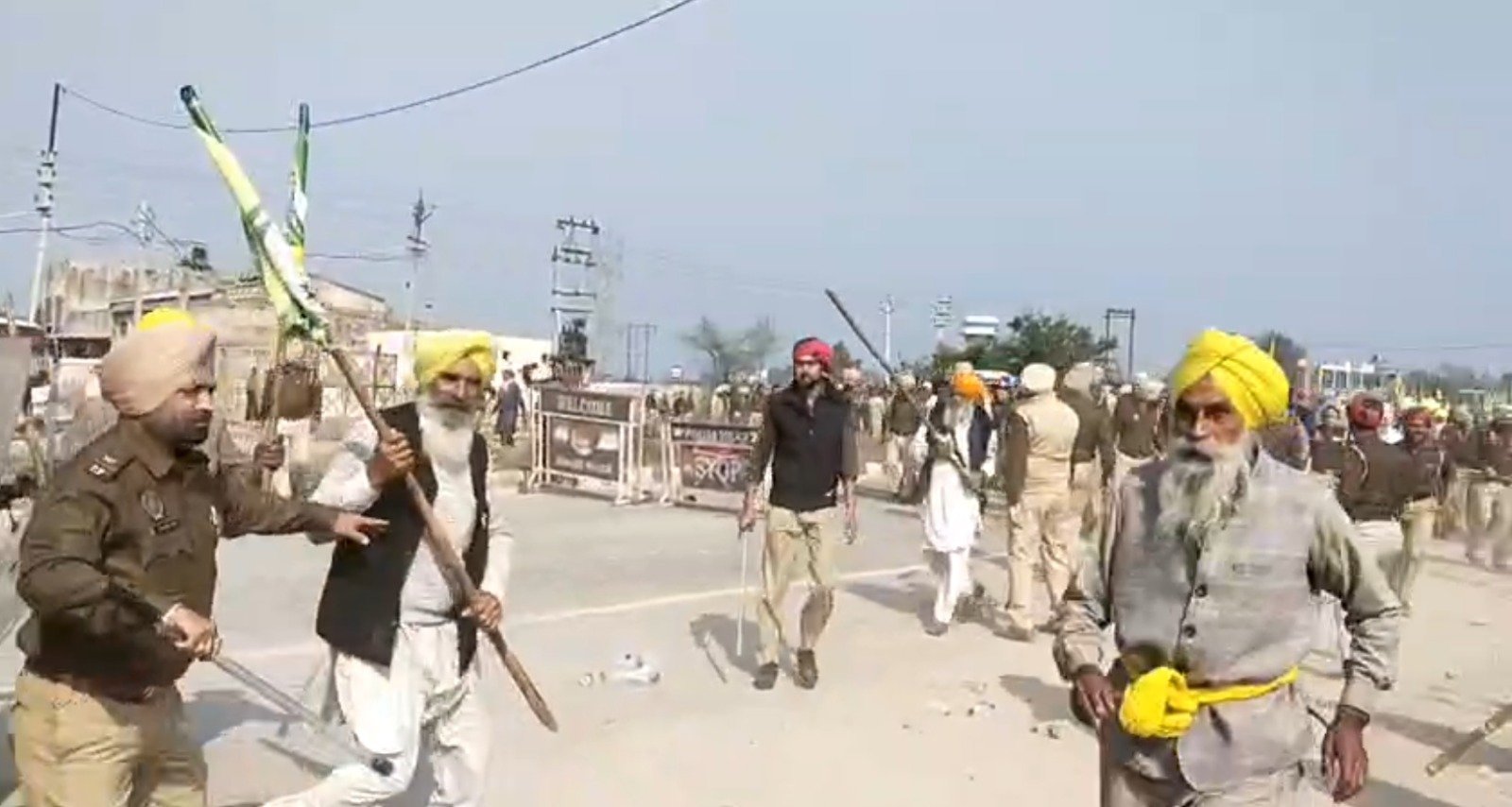 ਬਠਿੰਡਾ ‘ਚ ਕਿਸਾਨ ਤੇ ਪੁਲਿਸ ਵਿਚਾਲੇ ਟਕਰਾਅ, ਆਗੂਆਂ ਦੀ ਚੇਤਾਵਨੀ, ਮੰਗਾਂ ਨਾ ਮੰਨੀਆਂ ਤਾਂ…