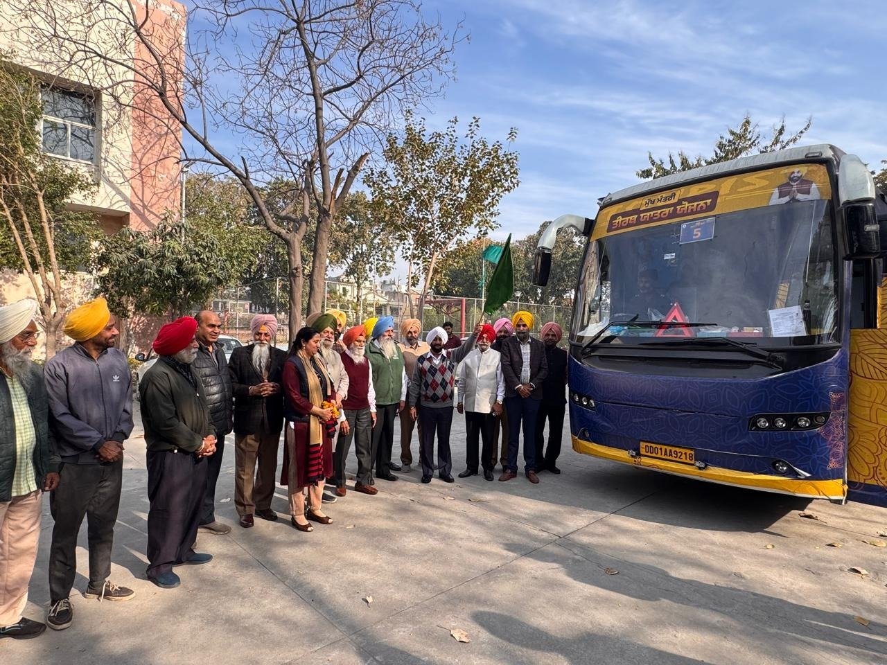 CM ਤੀਰਥ ਯਾਤਰਾ ਯੋਜਨਾ; ਵਿਧਾਇਕ ਕੁਲਵੰਤ ਸਿੰਘ ਨੇ ਚੌਥੀ ਬੱਸ ਨੂੰ ਹਰੀ ਝੰਡੀ ਦਿਖਾ ਕੇ ਕੀਤਾ ਰਵਾਨਾ