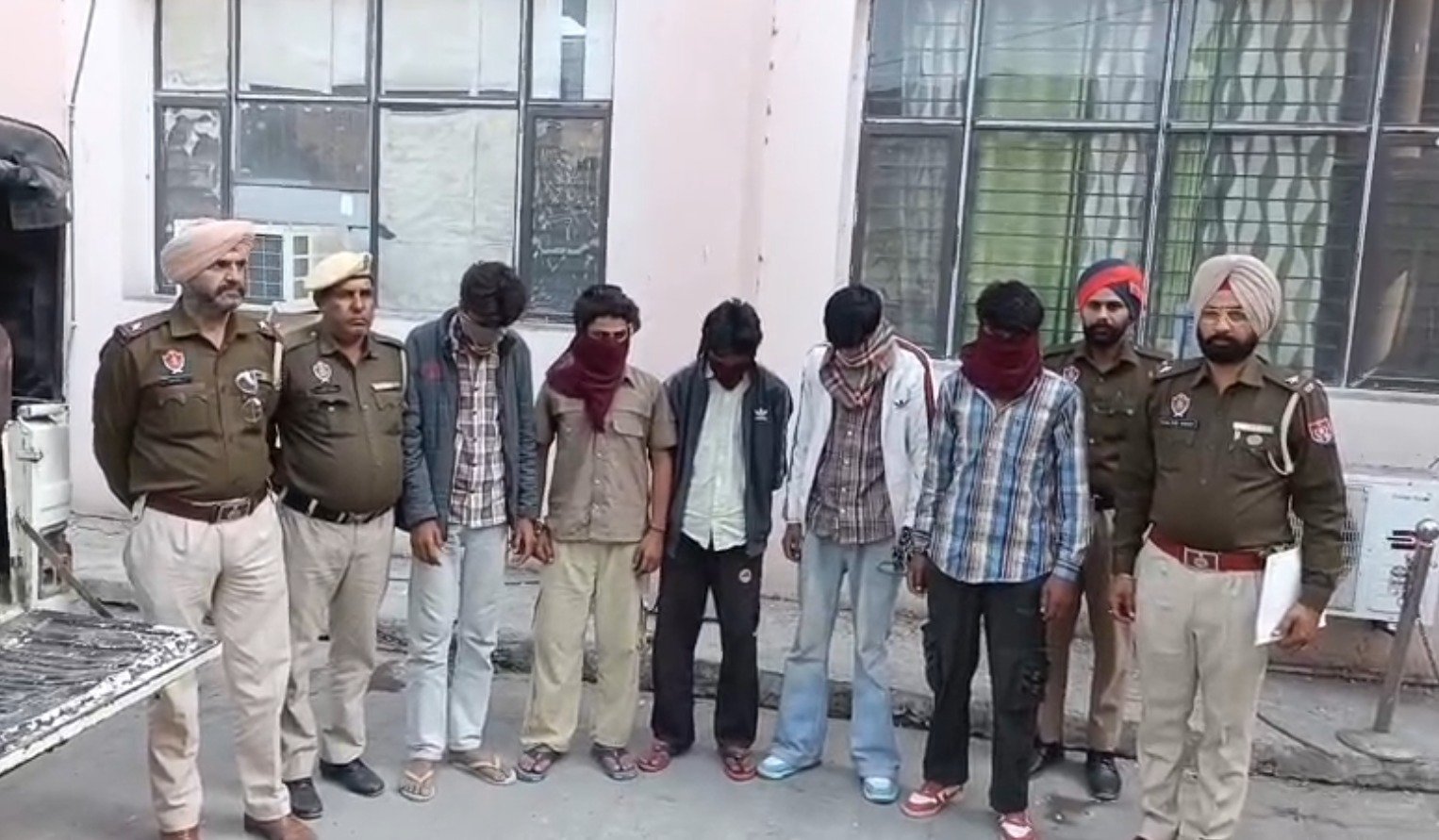 Fazilka ਪੁਲਿਸ ਵੱਲੋਂ ਲੁੱਟੇਰਾ ਗਿਰੋਹ ਦਾ ਪਰਦਾਫਾਸ਼, 24 ਘੰਟਿਆਂ ਵਿੱਚ 5 ਗ੍ਰਿਫ਼ਤਾਰ