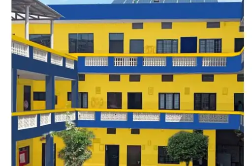 ਪੰਜਾਬ ਵਿੱਚ ਸਕੂਲਾਂ ਅਤੇ ਹਸਪਤਾਲਾਂ ਦੇ ਰੰਗਾਂ ‘ਤੇ ਰਾਜਨੀਤੀ, ਵਿਰੋਧੀ ਧਿਰ ਨੇ ਪੀਲੇ-ਨੀਲੇ ਰੰਗ ਦੇ ਸੁਮੇਲ ‘ਤੇ ਇਤਰਾਜ਼ ਜਤਾਉਂਦੇ ਹੋਏ ਇਸਨੂੰ ‘ਆਪ’ ਦੇ ਝੰਡੇ ਦਾ ਰੰਗ ਦੱਸਿਆ