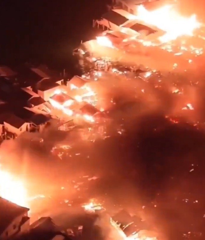 ਦੱਖਣੀ ਫਿਲੀਪੀਨਜ਼ ਦੇ ਟਾਪੂ ‘ਤੇ ਭਿਆਨਕ ਅੱਗ, 1000 ਘਰ ਸੜ ਕੇ ਸੁਆਹ, 5,000 ਤੋਂ ਵੱਧ ਲੋਕ ਬੇਘਰ