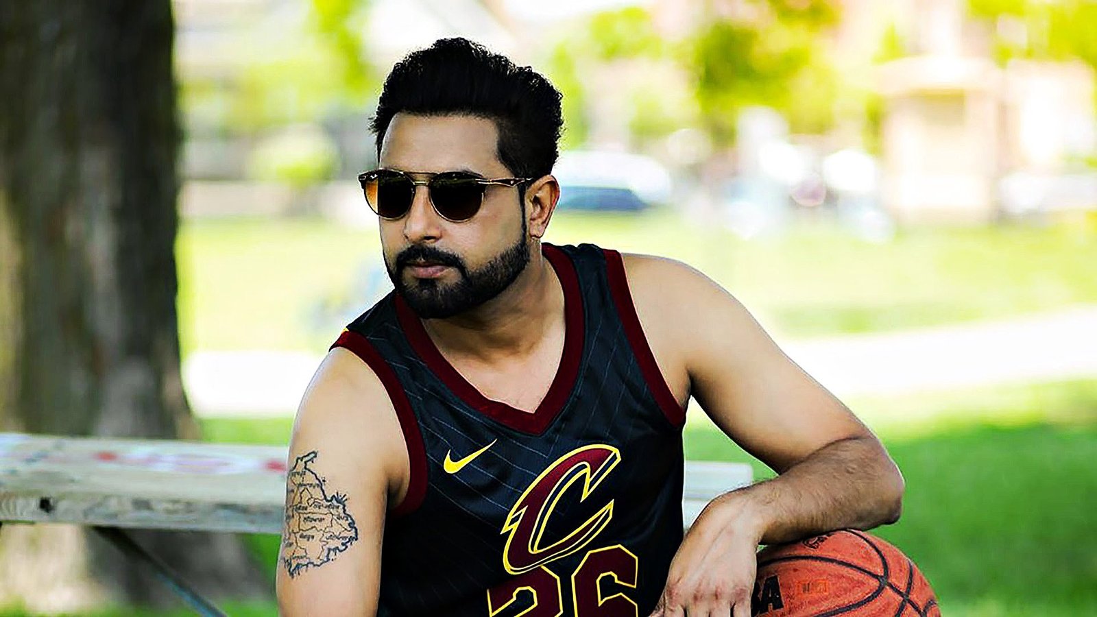 ਗਾਇਕ ਗੀਤਾ ਜੈਲਦਾਰ ਦਾ ਕੱਪੜਾ ਦੁਕਾਨਦਾਰ ਨਾਲ ਵਿਵਾਦ, CCTV 'ਚ ਥੱਪੜ ਮਾਰਦੇ ਆਏ ਨਜ਼ਰ