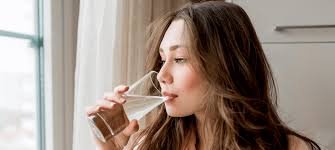 ਬਾਹਰ ਦਾ ਖਾਣਾ ਖਾਣ ਤੋਂ ਬਾਅਦ ਕਿਉਂ ਲੱਗਦੀ ਪਿਆਸ , ਜਾਣੋ ਇਸ ਪਿਛੇ ਦਾ ਕਾਰਨ