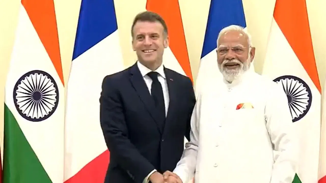ਮੁੰਬਈ ਵਿੱਚ ਪੀਐਮ ਮੋਦੀ ਅਤੇ ਰਾਸ਼ਟਰਪਤੀ ਮੈਕਰੋਂ ਦੀ ਮੁਲਾਕਾਤ, 114 ਰਾਫੇਲ-ਹੈਮਰ ਮਿਸਾਈਲਾਂ ਦੀ ਖਰੀਦ ‘ਤੇ ਲੱਗੇਗੀ ਮੁਹਰ