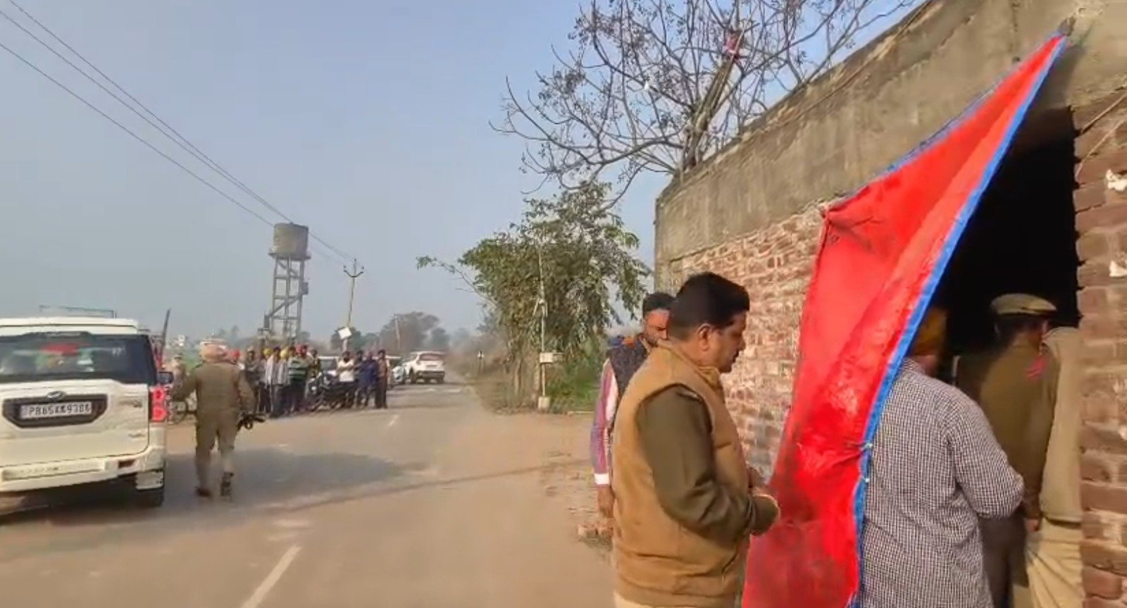 ਗੁਰਦਾਸਪੁਰ ‘ਚ ਦੋ ਪੁਲਿਸ ਮੁਲਾਜ਼ਮਾਂ ਵਿਚਾਲੇ ਗੋਲੀਬਾਰੀ, ਦੋਵਾਂ ਦੀ ਮੌਕੇ ‘ਤੇ ਮੌਤ, ਇਲਾਕੇ ‘ਚ ਫੈਲੀ ਸਨਸਨੀ