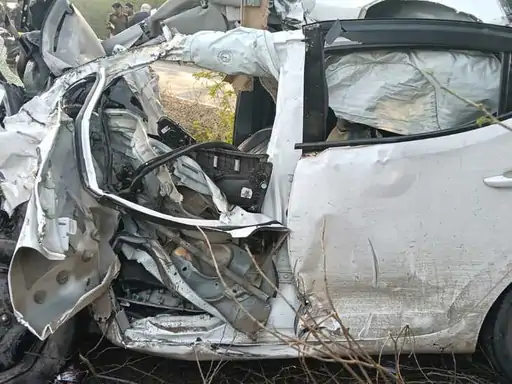 रेवाड़ी में भीषण सड़क हादसा: स्कूल बस–कार की टक्कर में दो युवकों की मौत, कई छात्र घायल