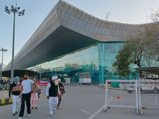 ਅੰਮ੍ਰਿਤਸਰ ਹਵਾਈ ਅੱਡੇ ‘ਤੇ ਰਨਵੇਅ ਦੀ ਮੁਰੰਮਤ 1 ਅਪ੍ਰੈਲ ਤੋਂ ਸ਼ੁਰੂ, ਰੋਜ਼ਾਨਾ ਦੁਪਹਿਰ 12:45 ਵਜੇ ਤੋਂ ਰਾਤ 9:45 ਵਜੇ ਤੱਕ ਉਡਾਣਾਂ ਮੁਅੱਤਲ, ਪ੍ਰਭਾਵ ਸਤੰਬਰ ਤੱਕ ਜਾਰੀ ਰਹੇਗਾ