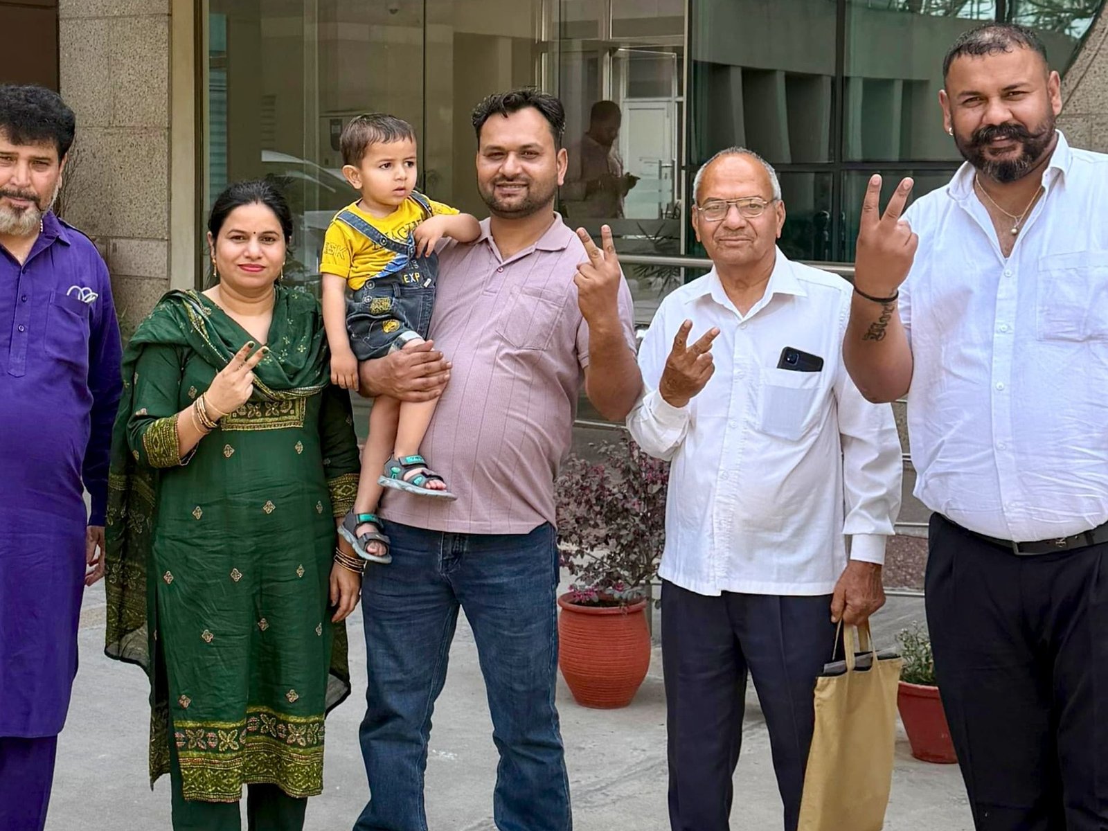 Security ਗਾਰਡ ਦੀ ਚਮਕੀ ਕਿਸਮਤ , 200 ਰੁਪਏ ਦੀ ਲਾਟਰੀ ਤੋਂ ₹1.5 ਕਰੋੜ ਦਾ ਇਨਾਮ ਜਿੱਤਿਆ